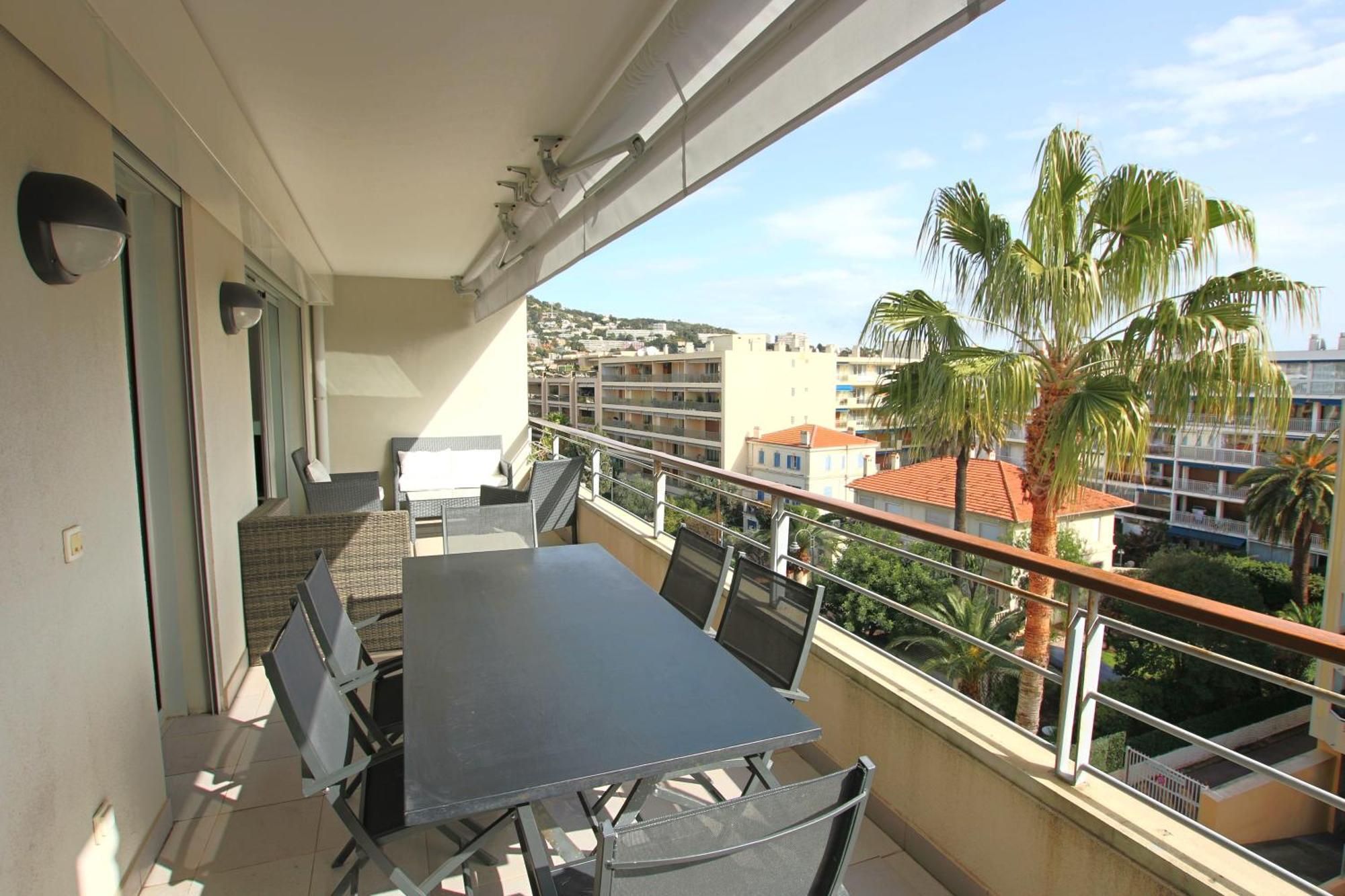 Fully Equipped Apartment With Large Terrace Lounge Area Кан Екстериор снимка