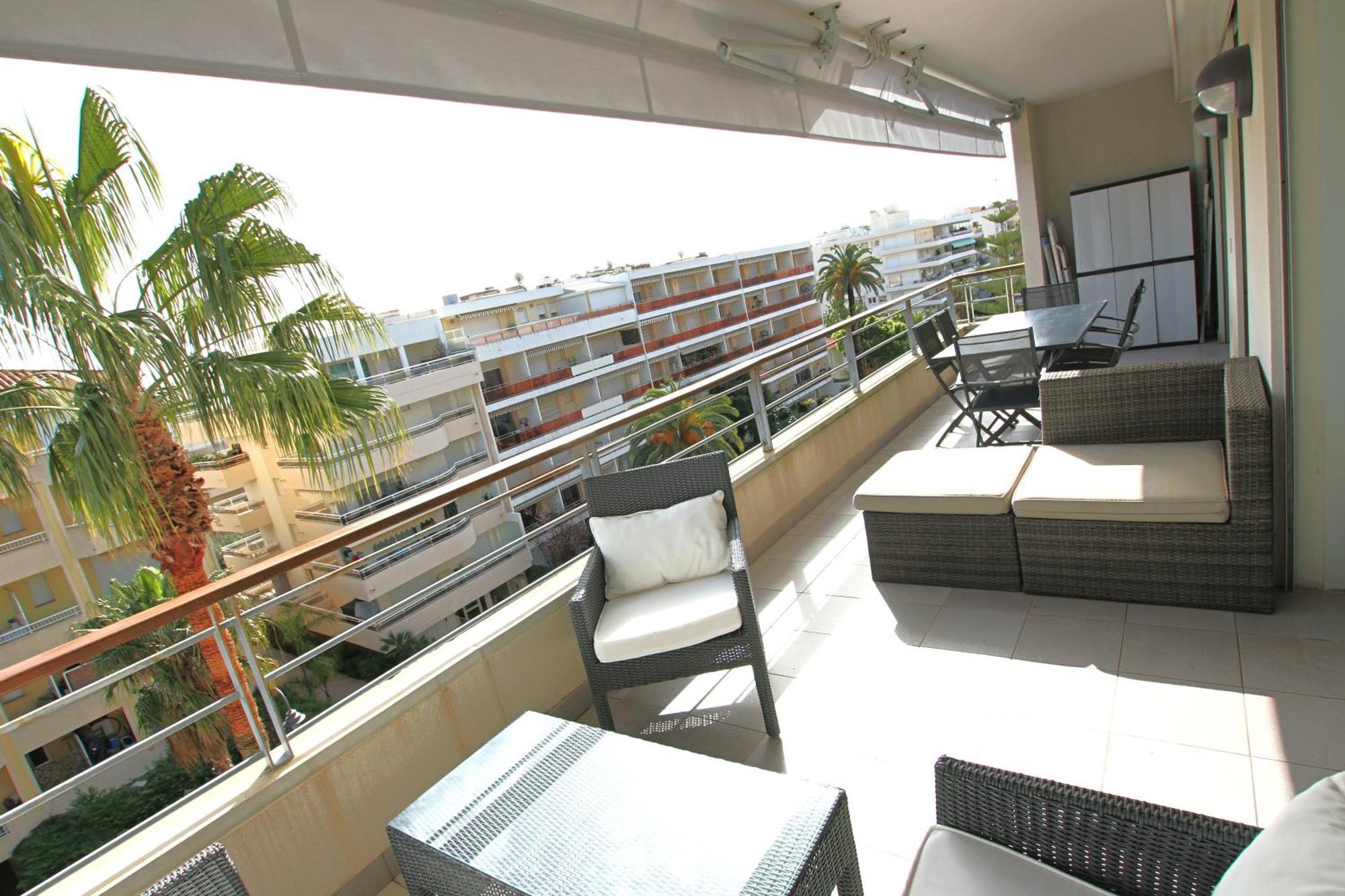 Fully Equipped Apartment With Large Terrace Lounge Area Кан Екстериор снимка